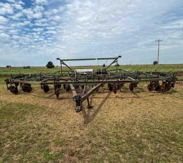 Image of John Deere 1600 equipment image 1