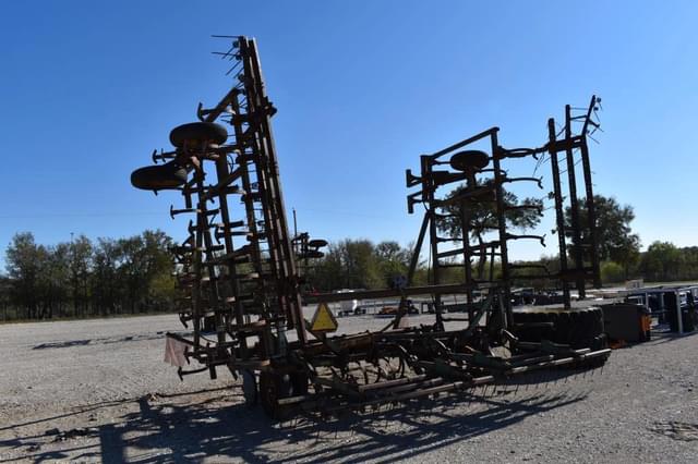 Image of John Deere 1010 equipment image 4