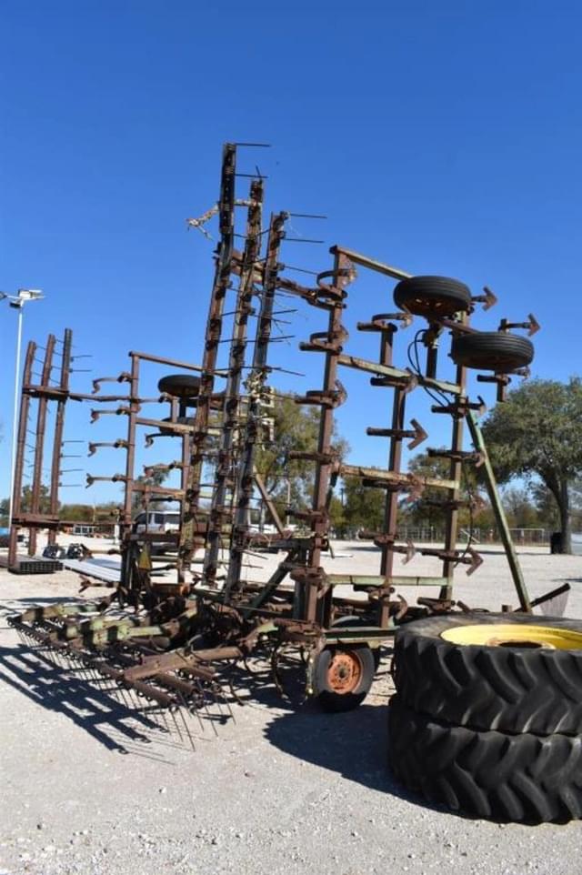 Image of John Deere 1010 equipment image 2