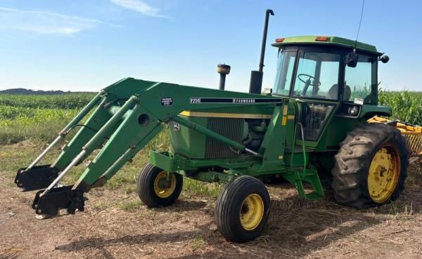 John Deere 4230 Equipment Image0