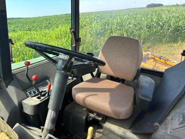 Image of John Deere 4230 equipment image 4