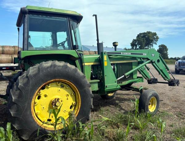 Image of John Deere 4230 equipment image 2