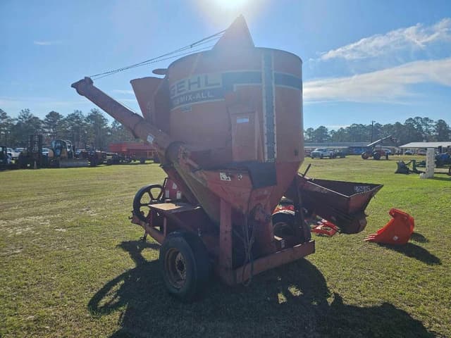 Image of Gehl 125 equipment image 2