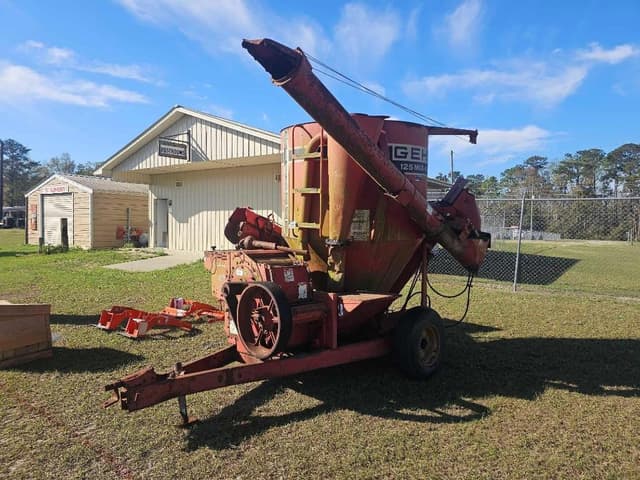 Image of Gehl 125 equipment image 1