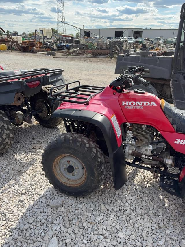 Image of Honda Fourtrax 300 equipment image 3