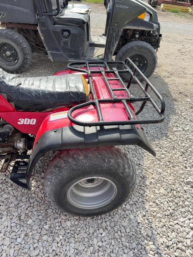 Image of Honda Fourtrax 300 equipment image 4