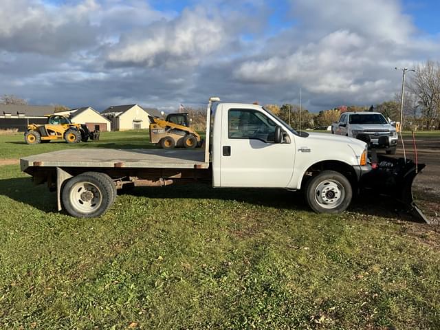 Image of Ford F-450 equipment image 3
