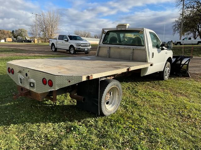 Image of Ford F-450 equipment image 4