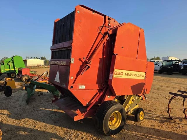 Image of New Holland 650 equipment image 2