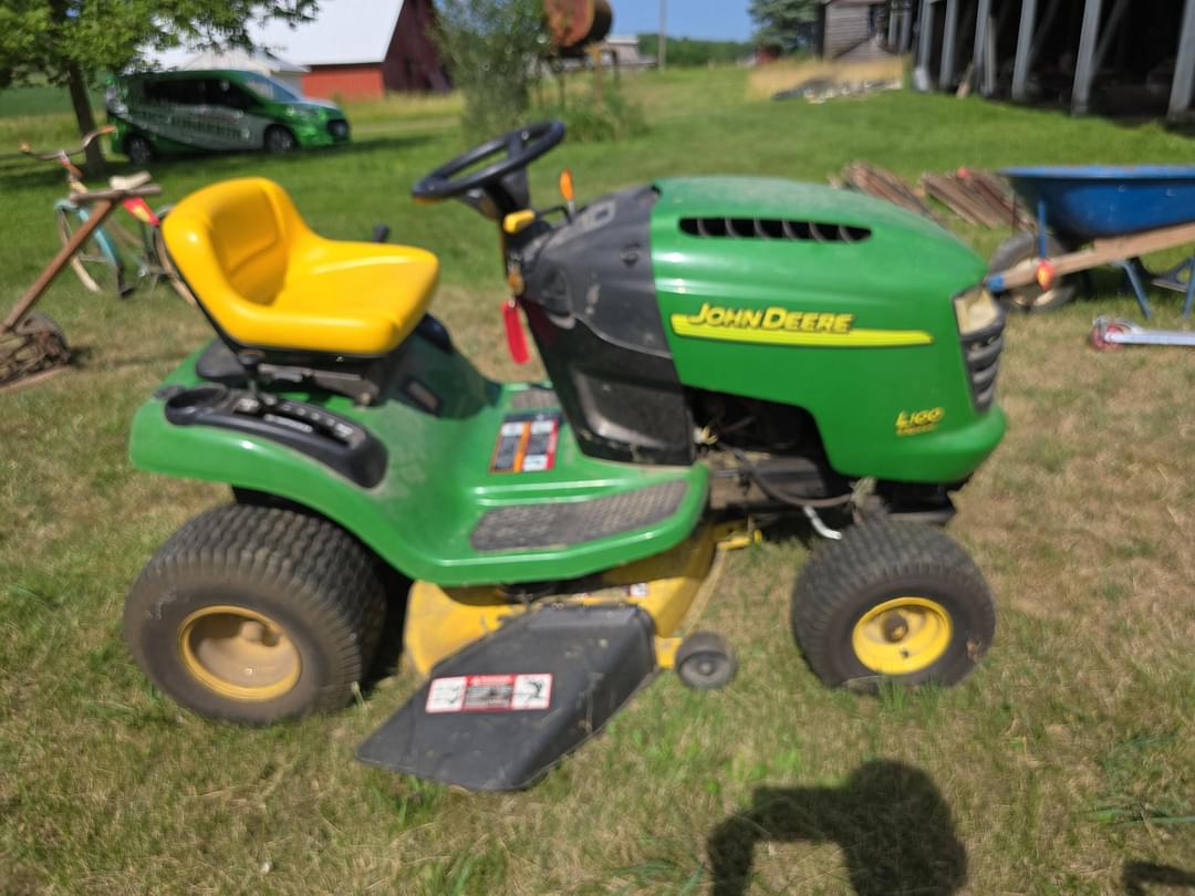 Image of John Deere L100 Primary image