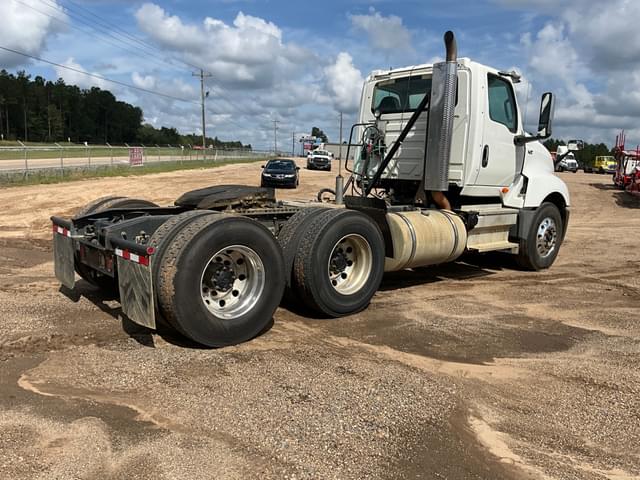 Image of International LT625 equipment image 4