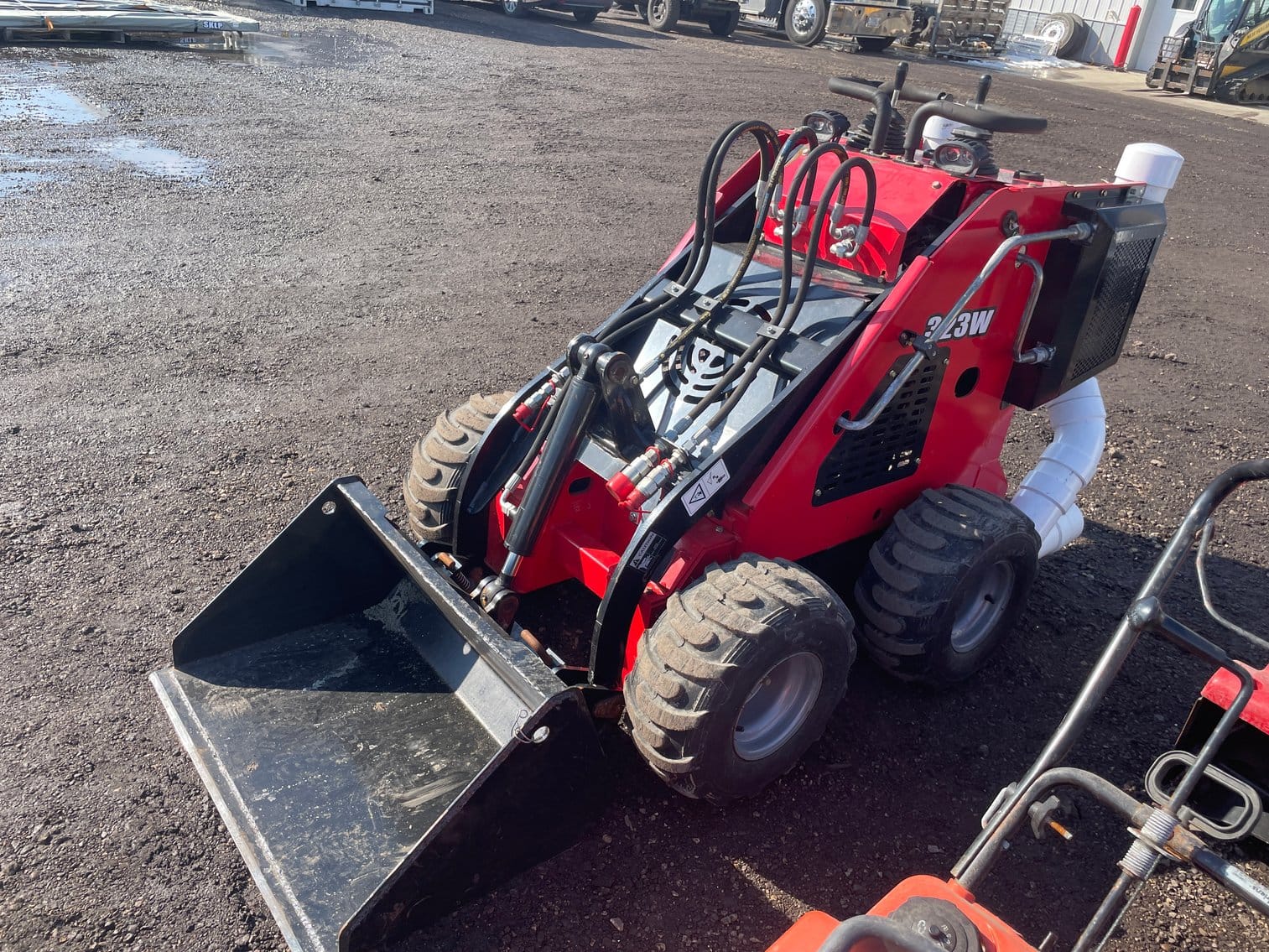 2024 SDLOOL 323W Equipment Image0