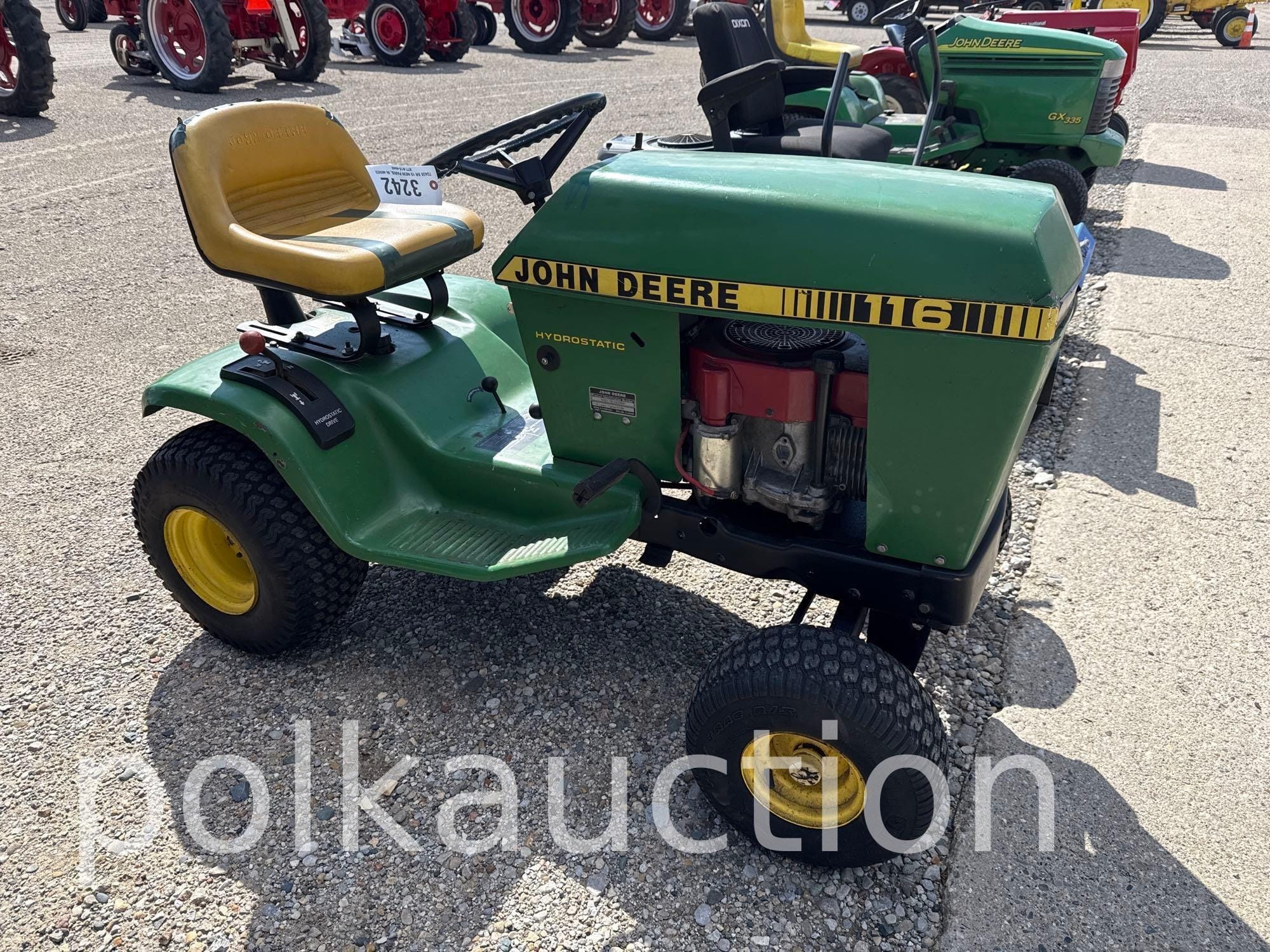 John Deere 116 Equipment Image0