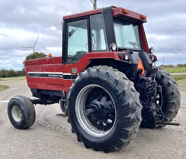 Image of International Harvester 5288 equipment image 1