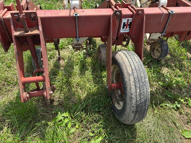 Image of International Harvester 133 equipment image 3