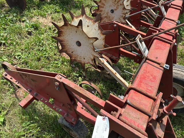 Image of International Harvester 133 equipment image 2