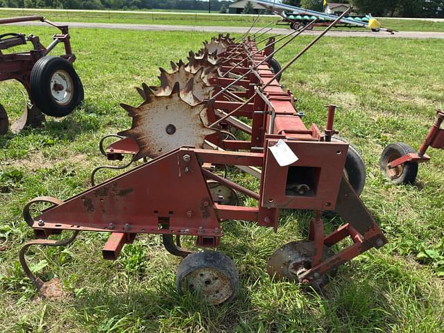 Image of International Harvester 133 equipment image 1