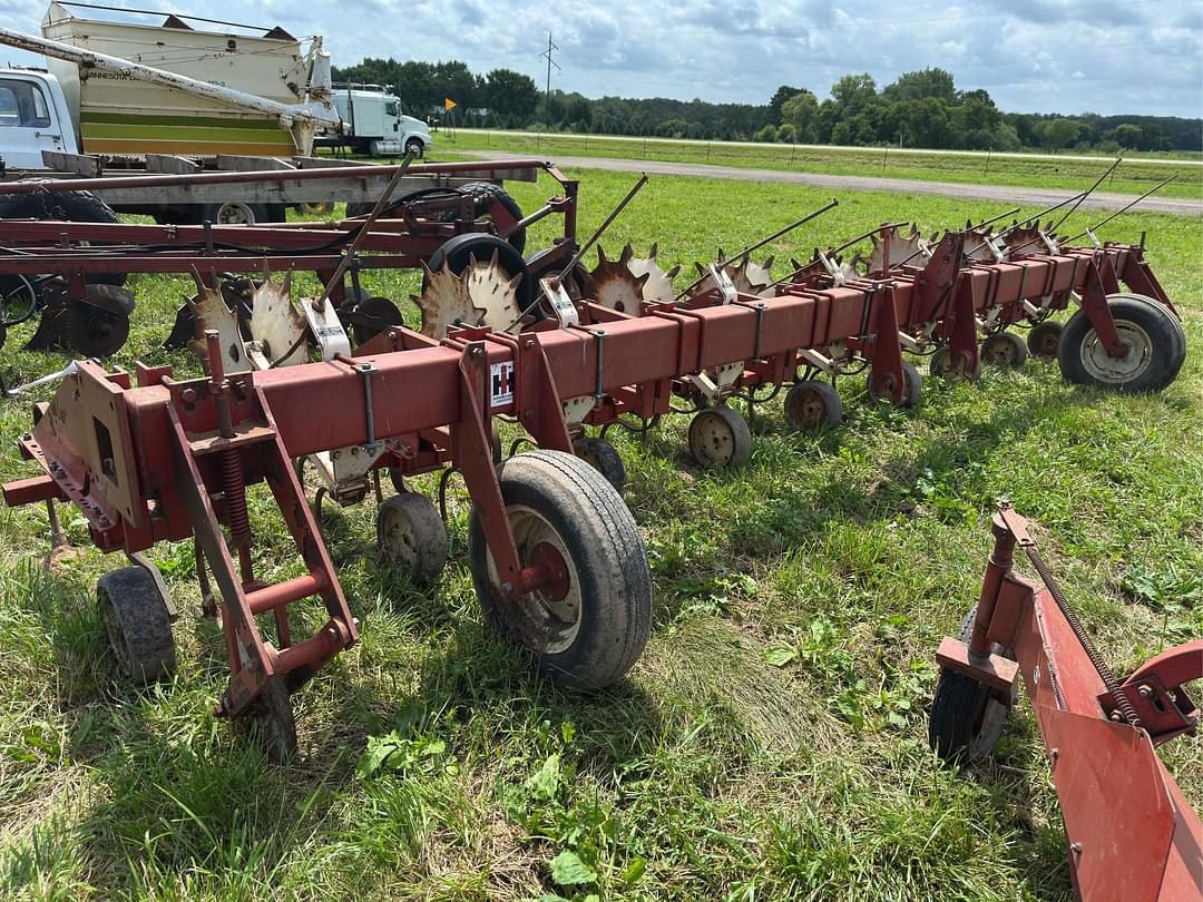 Image of International Harvester 133 Primary image