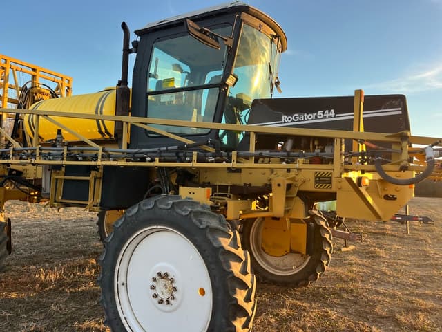 Image of Ag-Chem Rogator 544 equipment image 1