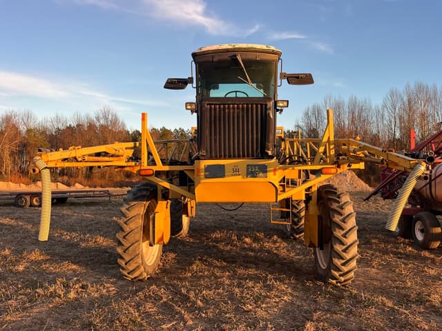 Image of Ag-Chem Rogator 544 equipment image 2