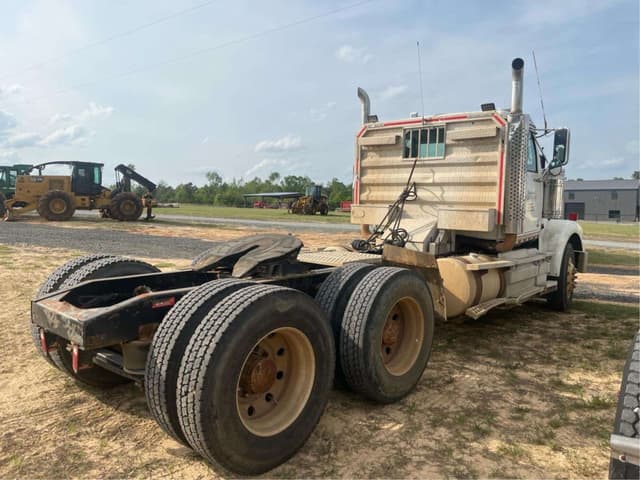 Image of Western Star 4900 SF equipment image 2