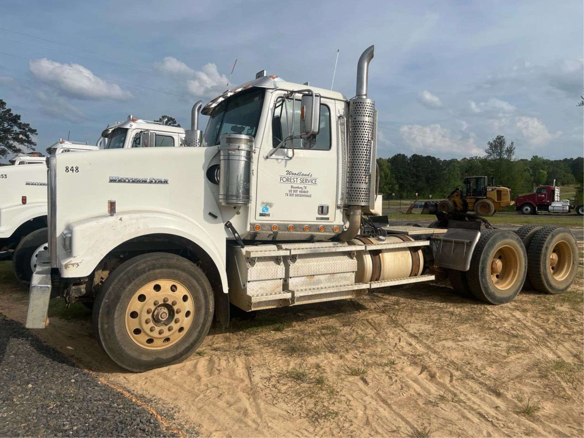 2014 Western Star 4900 SF Equipment Image0