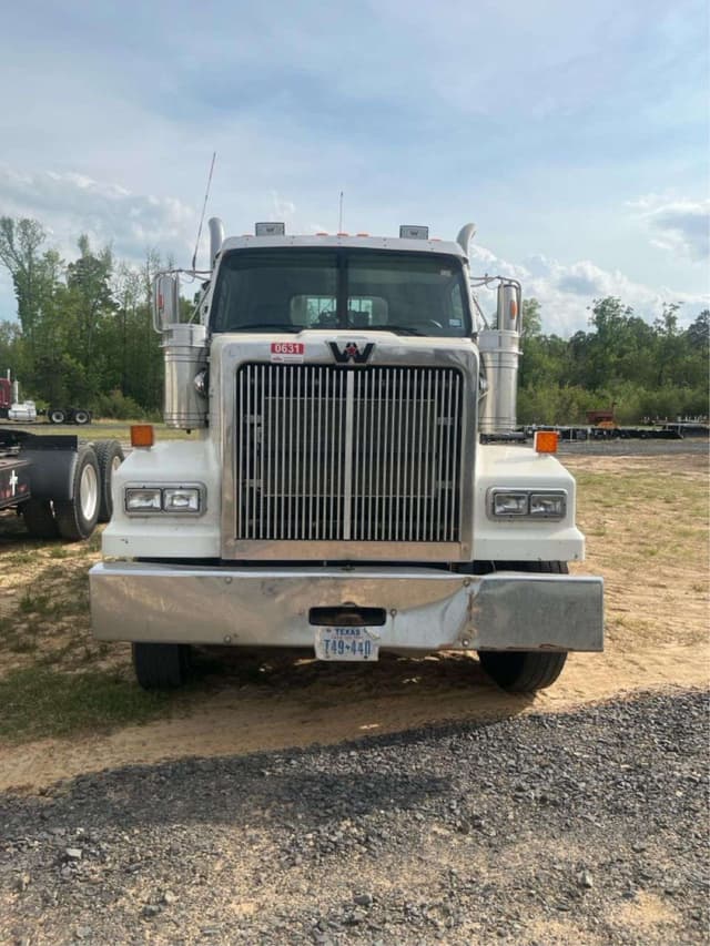 Image of Western Star 4900 SF equipment image 4