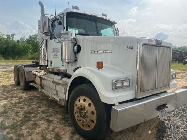 Image of Western Star 4900 SF equipment image 3