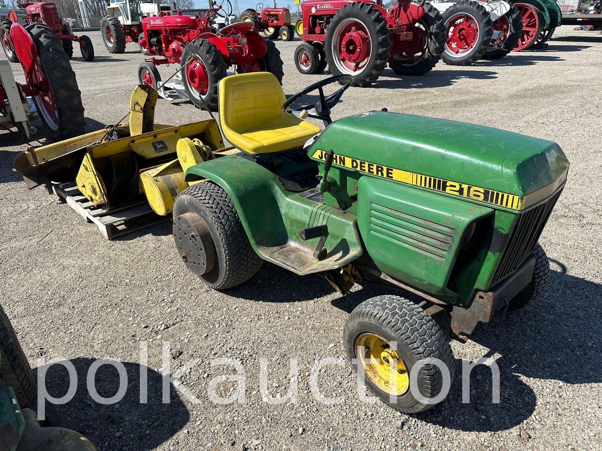 John Deere 216 Equipment Image0