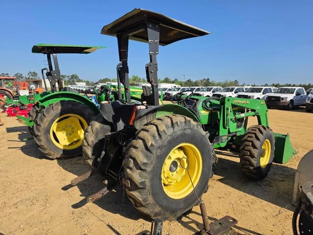 Image of John Deere 5205 equipment image 2