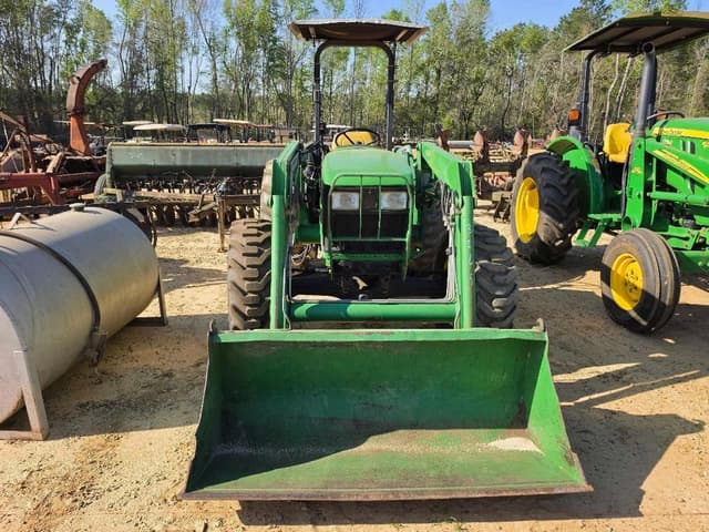 Image of John Deere 5205 equipment image 4