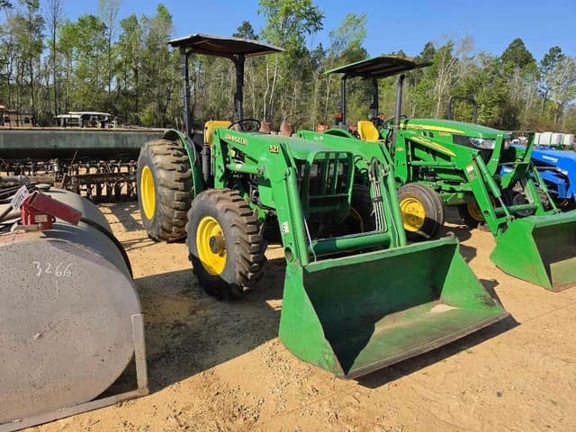 Image of John Deere 5205 equipment image 3