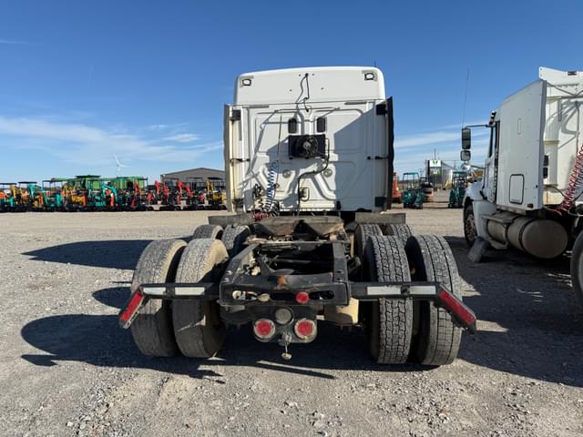 Image of Freightliner Columbia equipment image 4