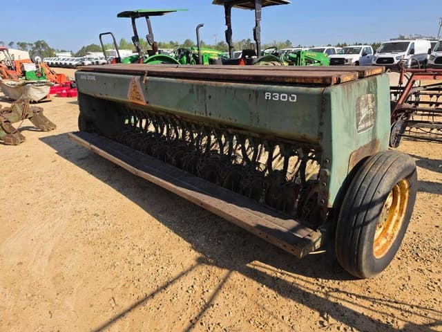 Image of John Deere 8300 equipment image 3