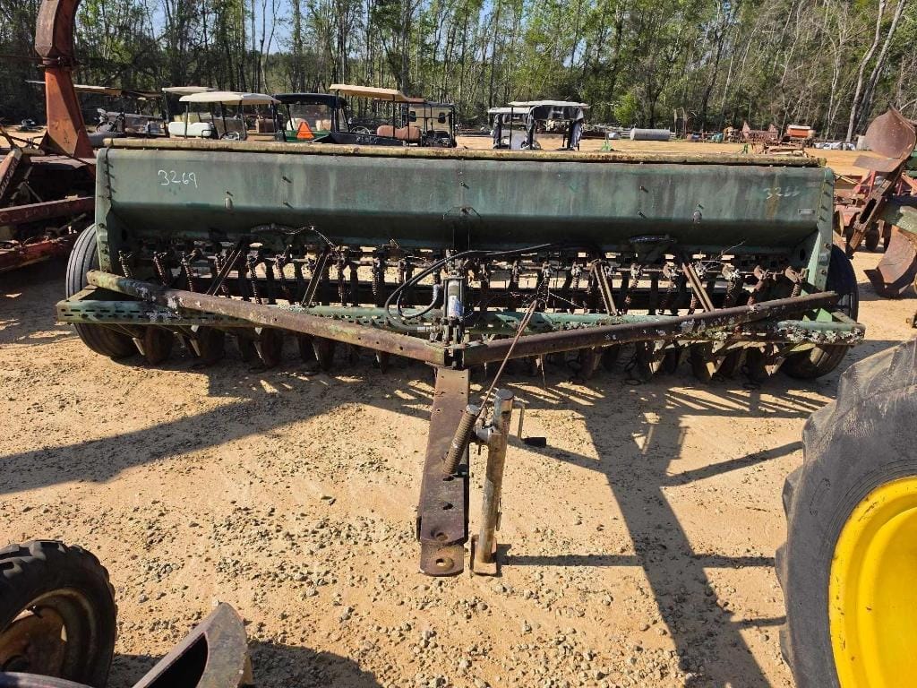 John Deere 8300 Equipment Image0