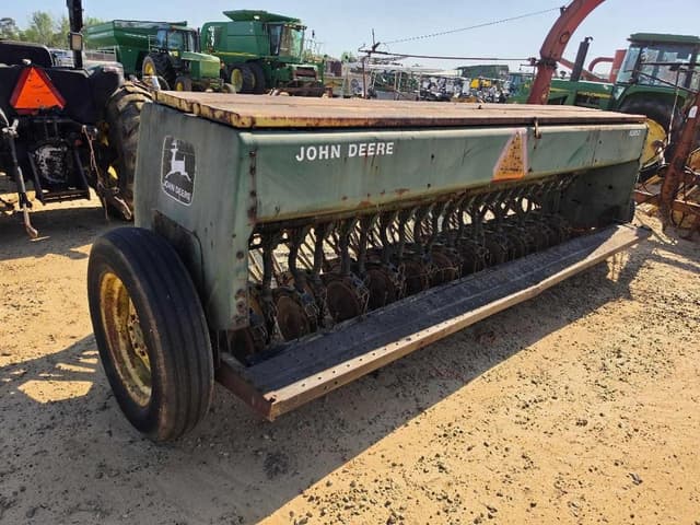 Image of John Deere 8300 equipment image 2