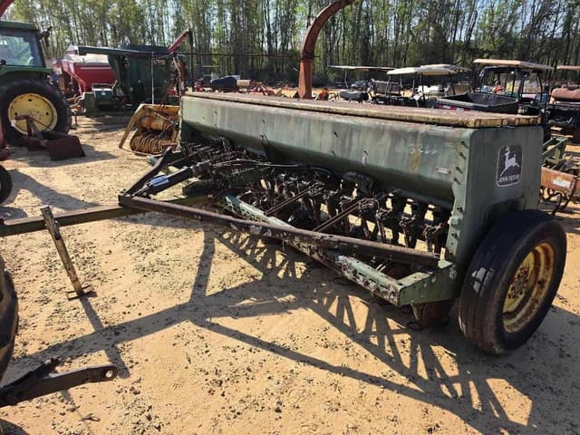 Image of John Deere 8300 equipment image 1