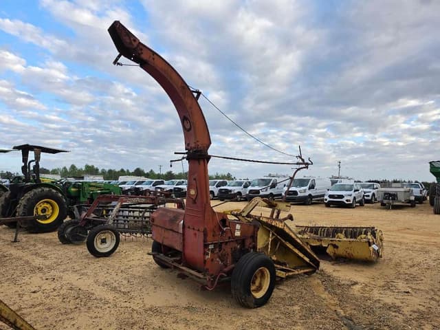 Image of New Holland 718 equipment image 2