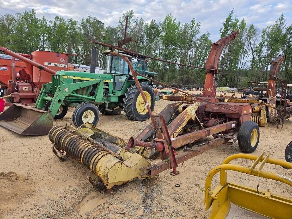 New Holland 718 Equipment Image0