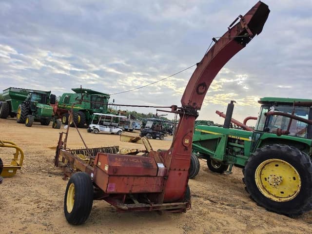 Image of New Holland 718 equipment image 1