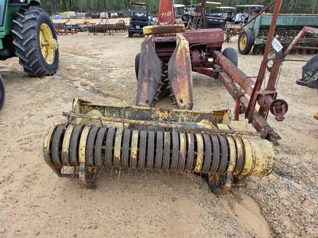 Image of New Holland 718 equipment image 4