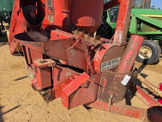 Image of Gehl 95 equipment image 4