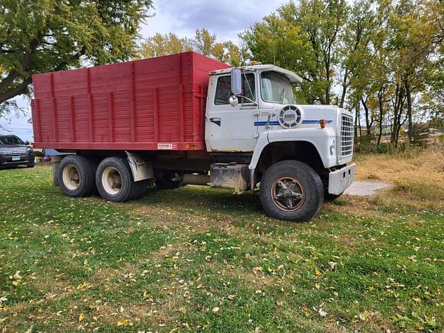 Image of Ford 9000 equipment image 4