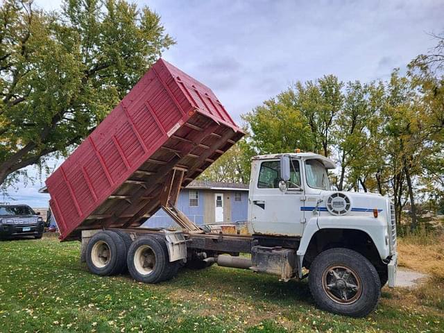 Image of Ford 9000 equipment image 3