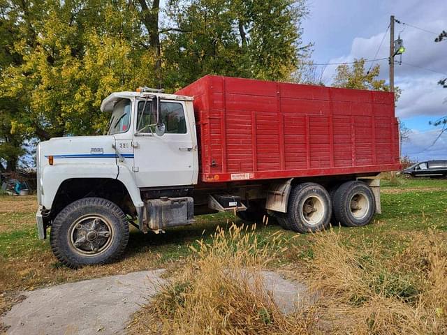 Image of Ford 9000 equipment image 2