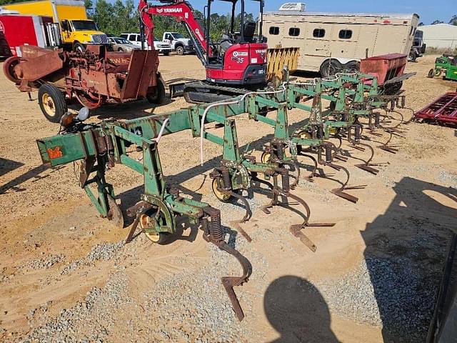 Image of John Deere 825 equipment image 2