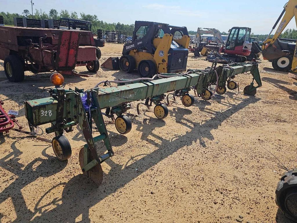 Image of John Deere 825 Primary image