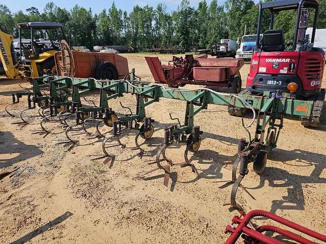 Image of John Deere 825 equipment image 3