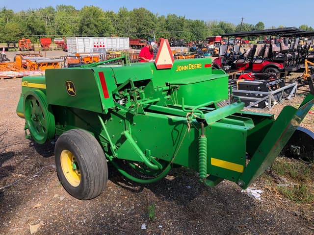Image of John Deere 328 equipment image 1