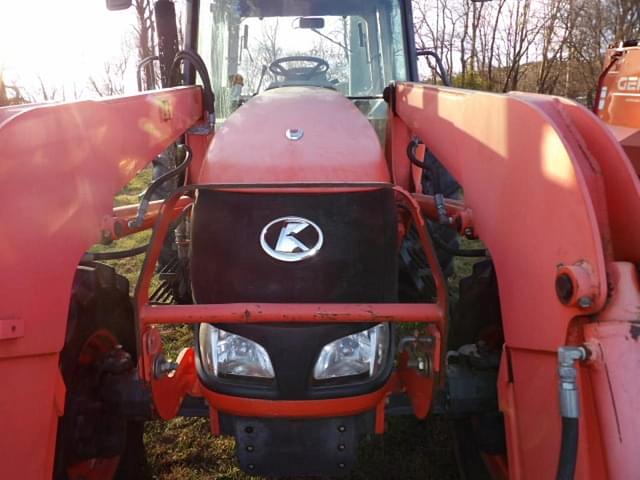 Image of Kubota M135X equipment image 4